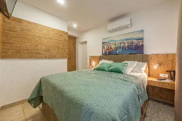 Air-Conditioned 3-Bedroom Holiday House in Starigrad