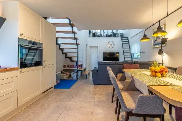 Air-Conditioned 3-Bedroom Holiday House in Starigrad