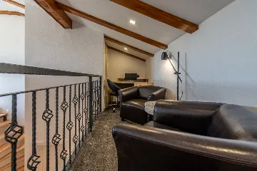 Air-Conditioned 3-Bedroom Holiday House in Starigrad