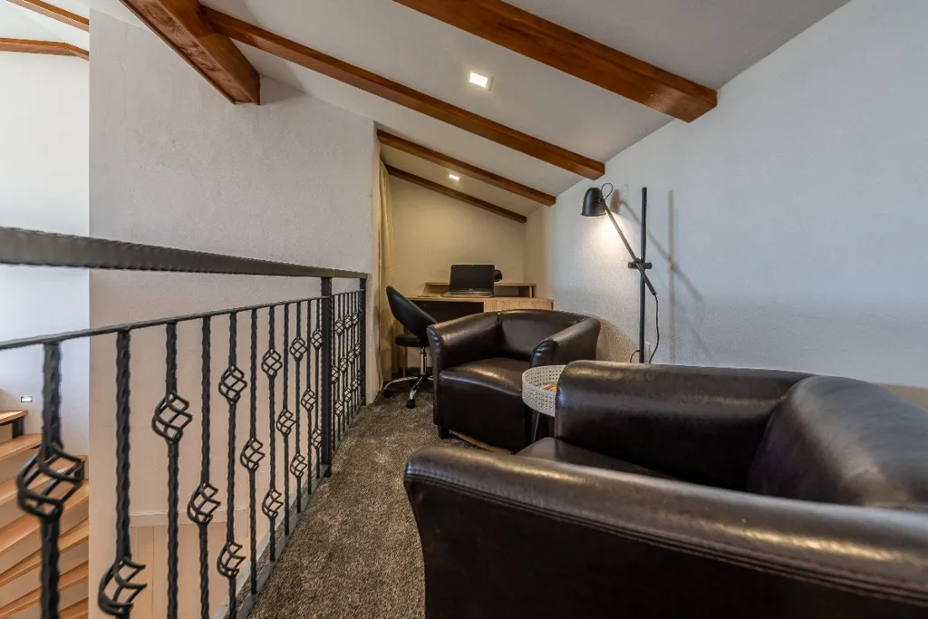Air-Conditioned 3-Bedroom Holiday House in Starigrad