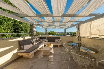 Air-Conditioned 3-Bedroom Holiday House in Starigrad