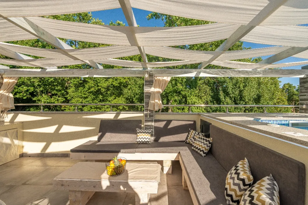 Air-Conditioned 3-Bedroom Holiday House in Starigrad