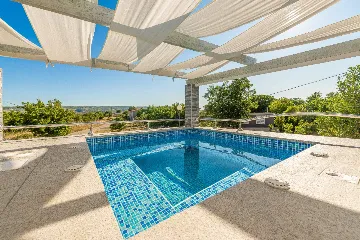 Air-Conditioned 3-Bedroom Holiday House in Starigrad