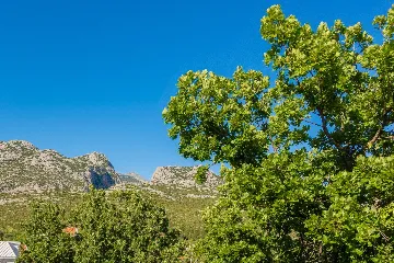 Air-Conditioned 3-Bedroom Holiday House in Starigrad