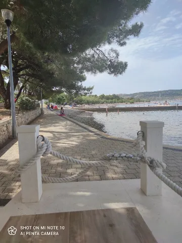 Air-Conditioned 3-Bedroom Holiday House in Starigrad