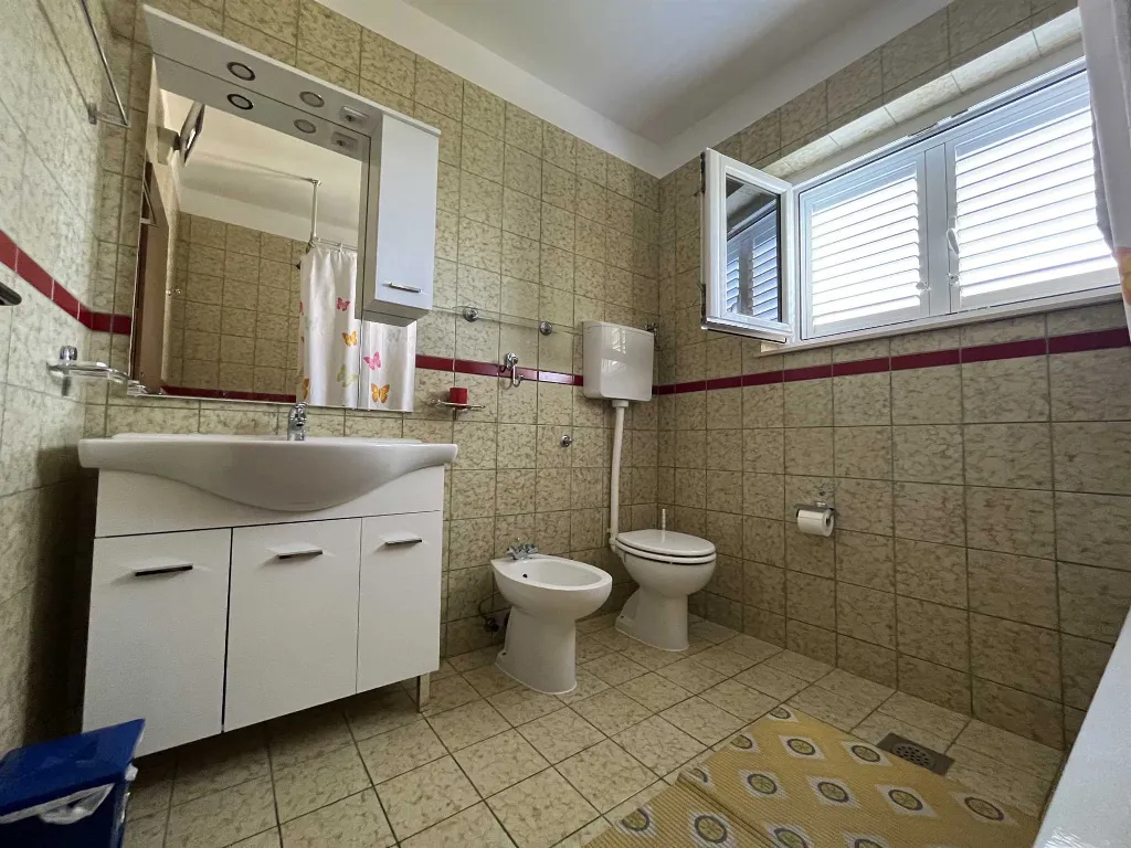 Two-room apartment for four people on the island of Rab, Barbat