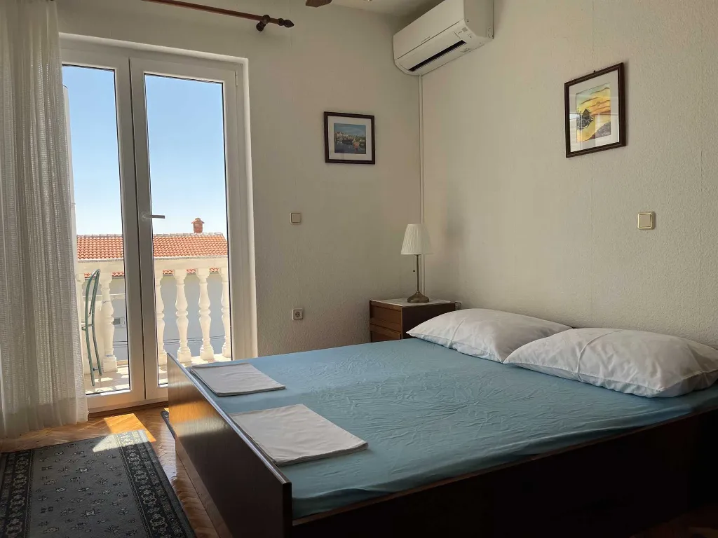 Two-room apartment for four people on the island of Rab, Barbat