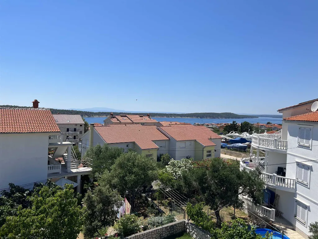 Two-room apartment for four people on the island of Rab, Barbat