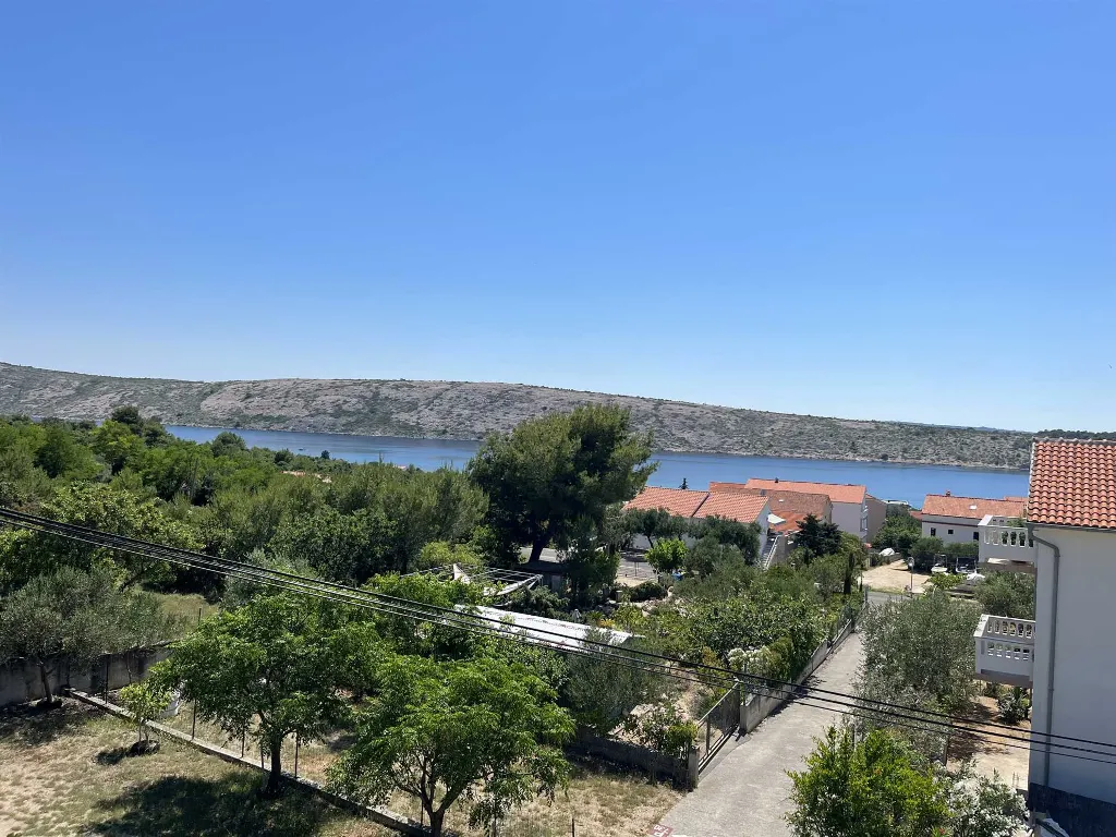 Two-room apartment for four people on the island of Rab, Barbat
