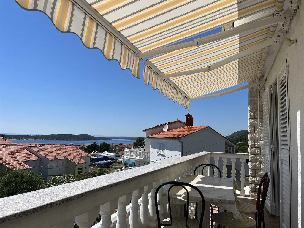 Two-room apartment for four people on the island of Rab, Barbat