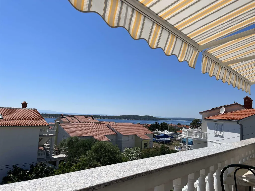 Two-room apartment for four people on the island of Rab, Barbat