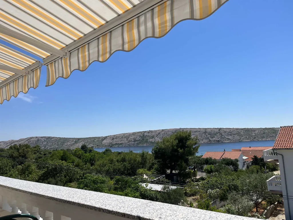 Two-room apartment for four people on the island of Rab, Barbat