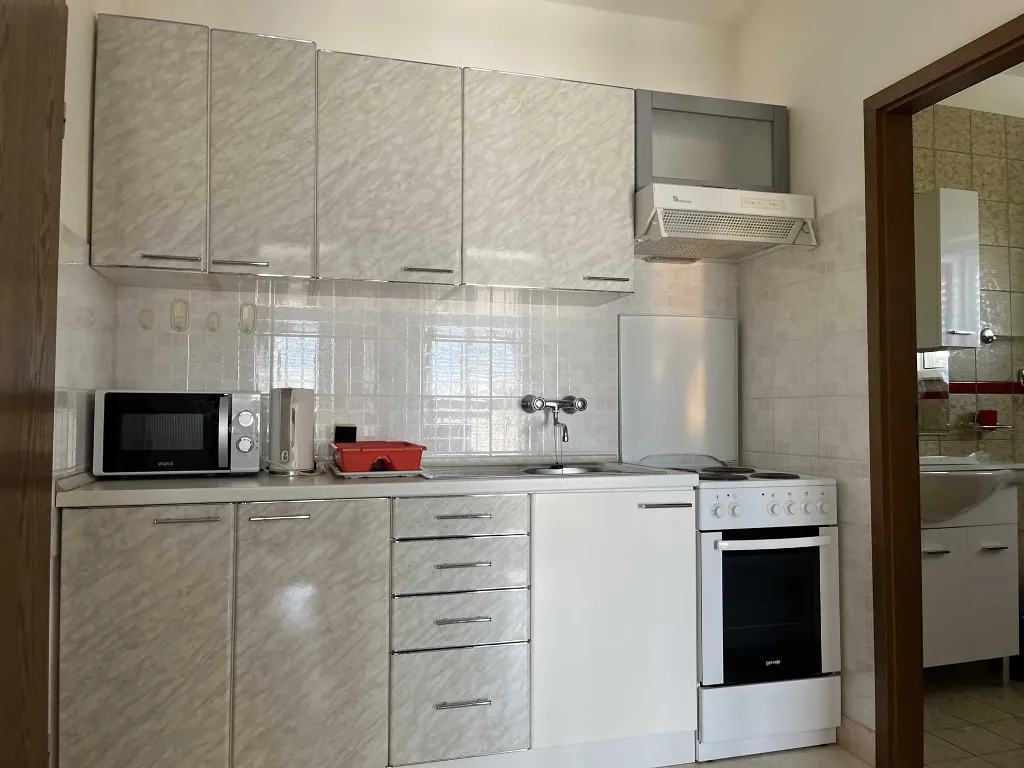 Two-room apartment for four people on the island of Rab, Barbat