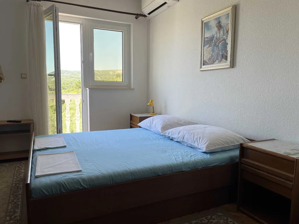 Apartment for four people with a terrace on the island of Rab