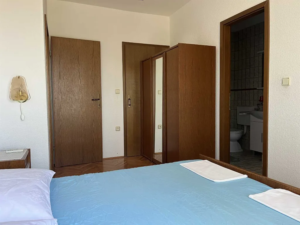 Apartment for four people with a terrace on the island of Rab
