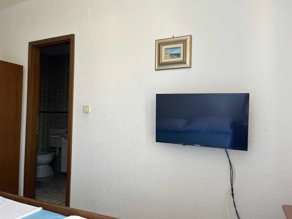 Apartment for four people with a terrace on the island of Rab