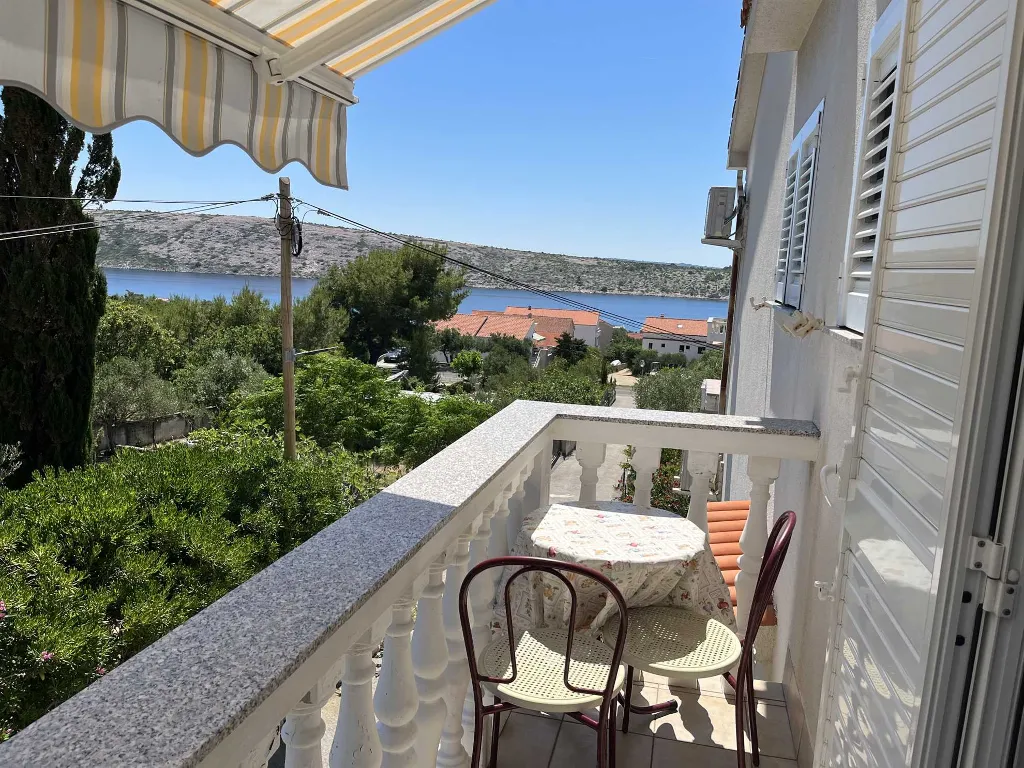 Studio apartment for two people on the island of Rab, Barbat