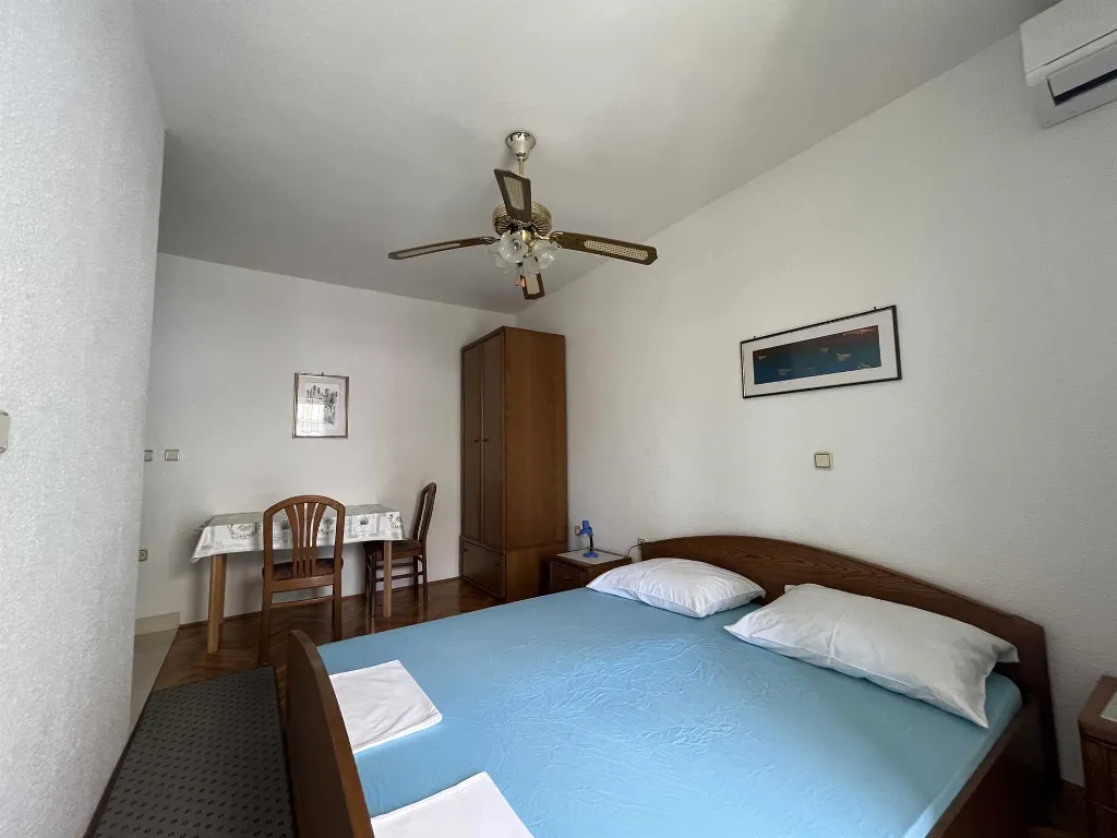 Studio apartment for two people on the island of Rab, Barbat