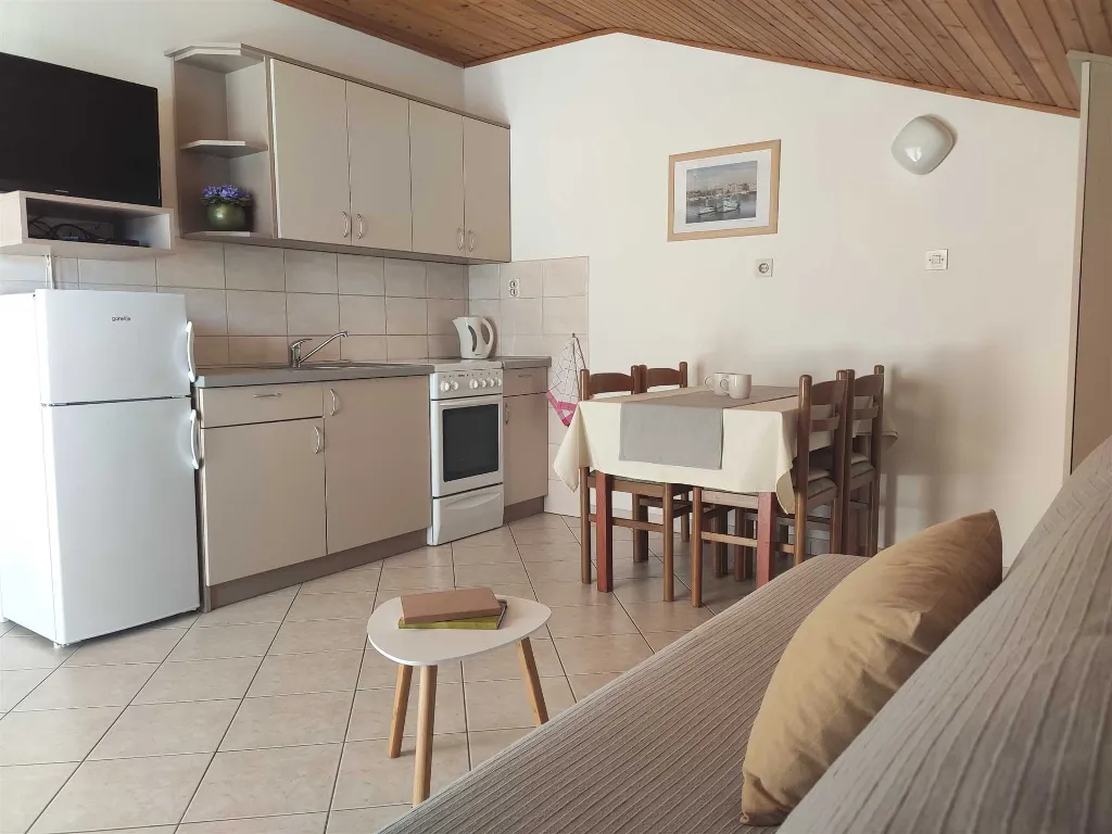 Jednosobni apartman na Rabu s pogledom na more
