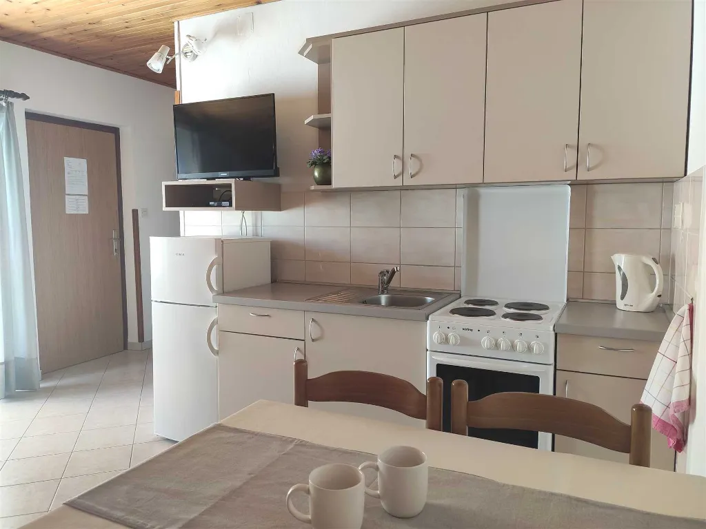 Jednosobni apartman na Rabu s pogledom na more