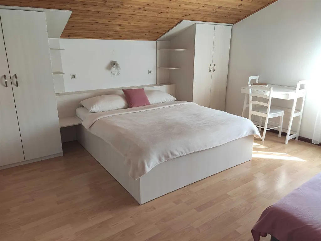Jednosobni apartman na Rabu s pogledom na more
