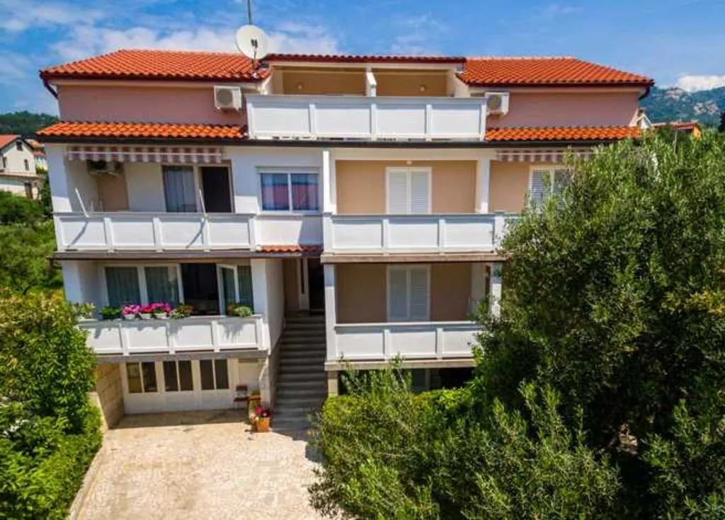 Jednosobni apartman na Rabu s pogledom na more