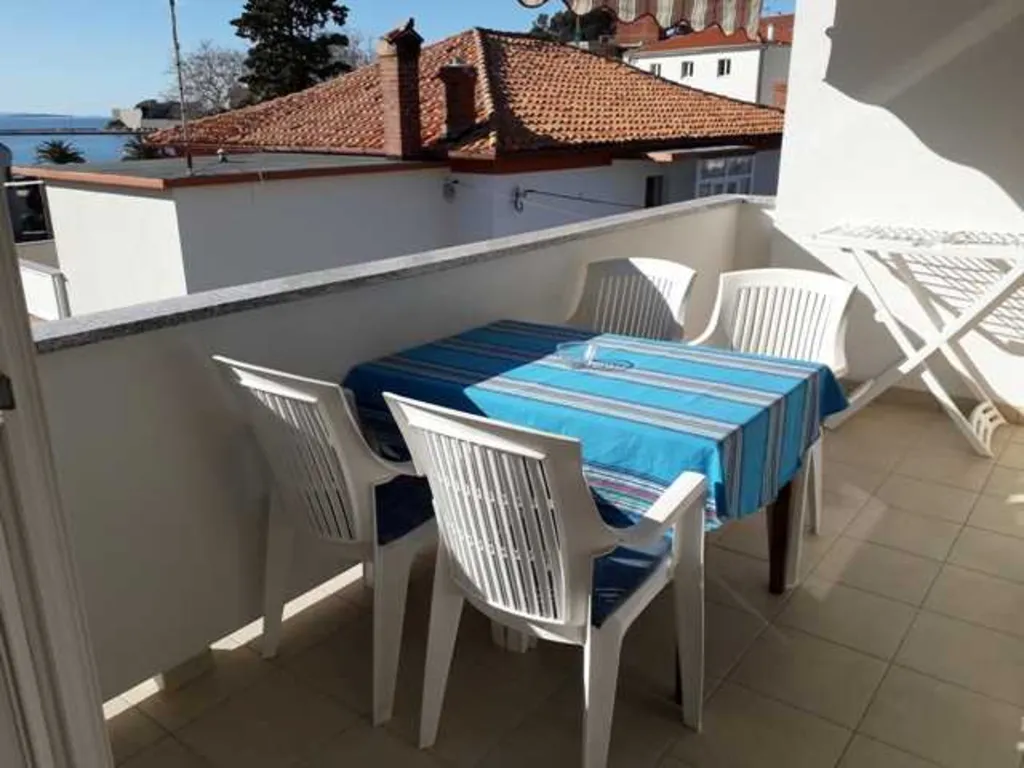 Dvosobni apartman na Rabu blizu plaže i centra