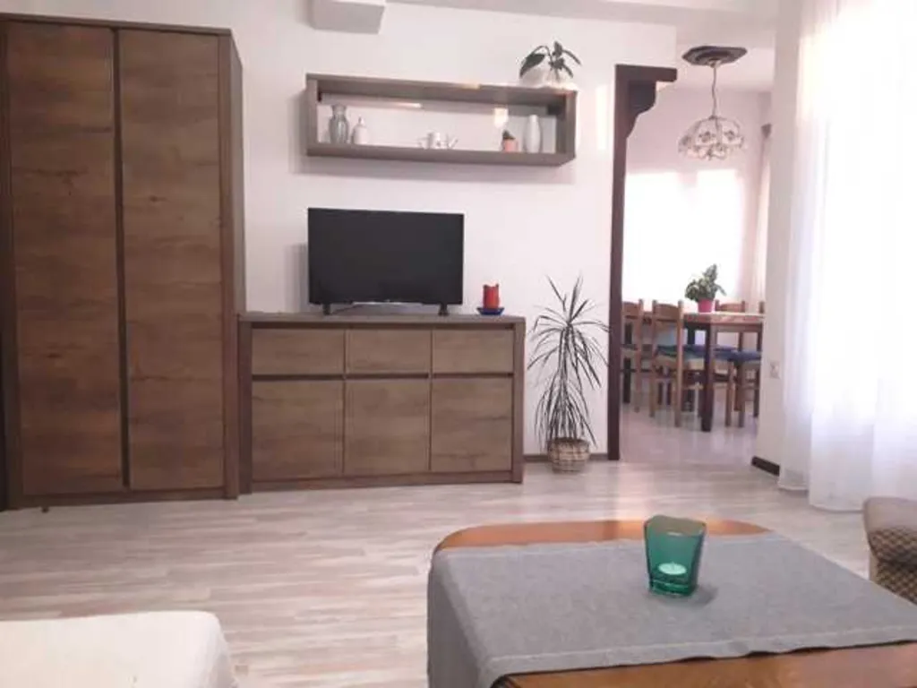 Dvosobni apartman na Rabu blizu plaže i centra
