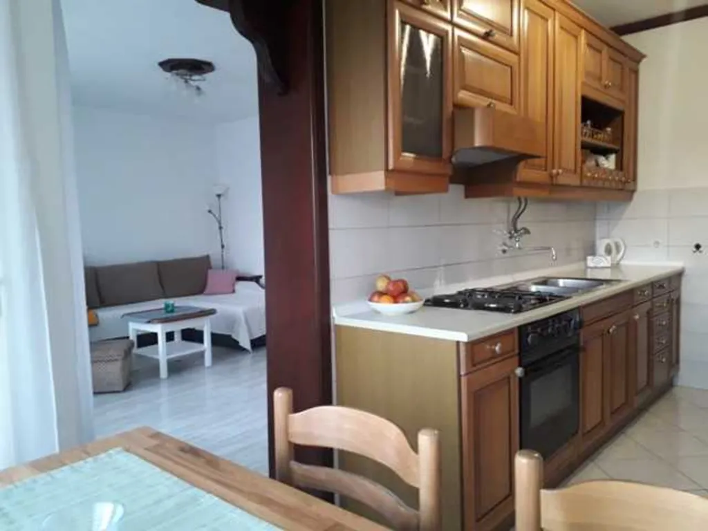 Dvosobni apartman na Rabu blizu plaže i centra