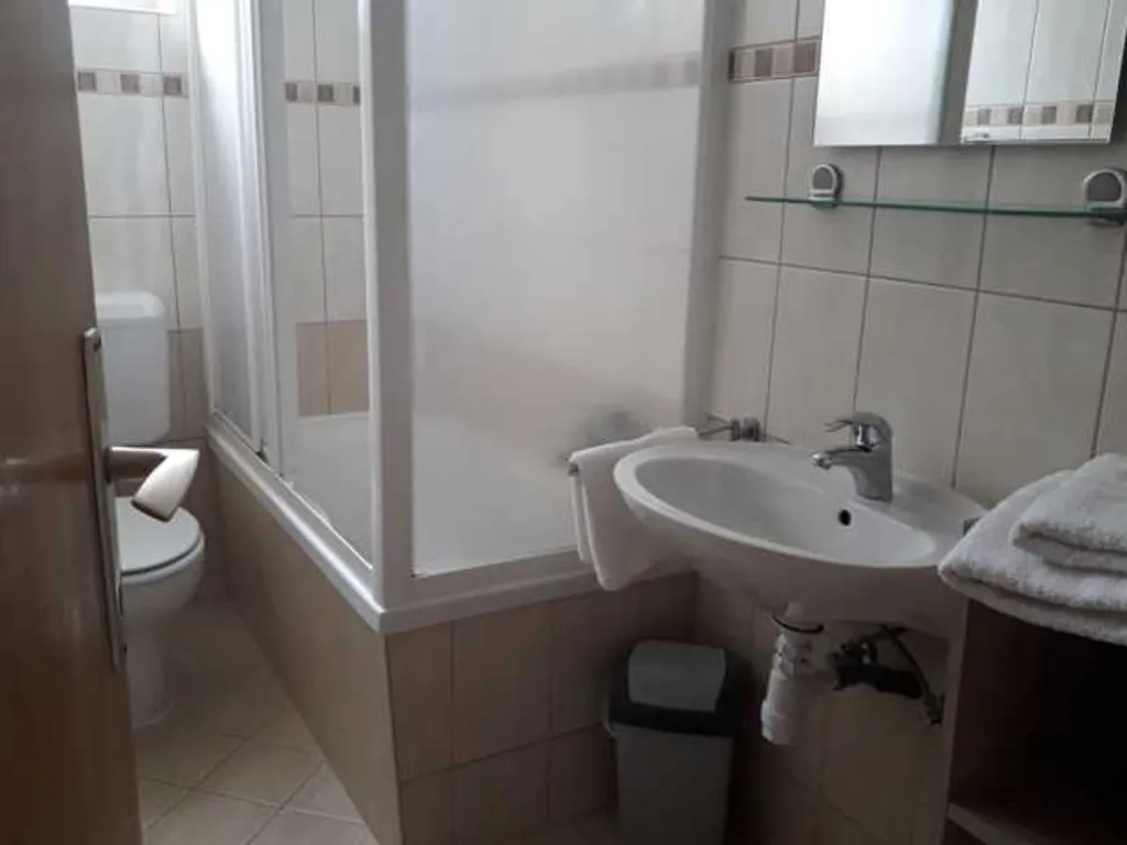 Dvosobni apartman na Rabu blizu plaže i centra