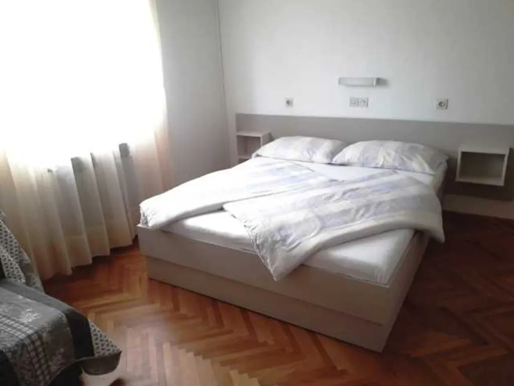 Dvosobni apartman na Rabu blizu plaže i centra