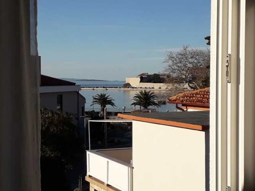Dvosobni apartman na Rabu blizu plaže i centra
