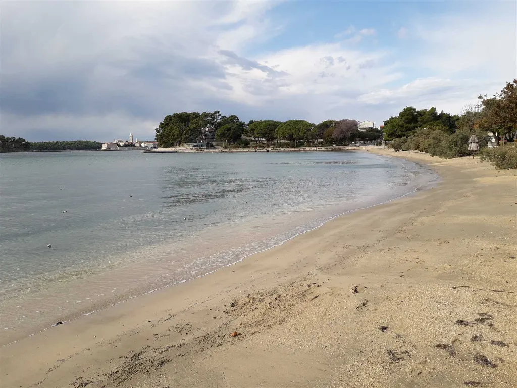 Dvosobni apartman na Rabu blizu plaže i centra
