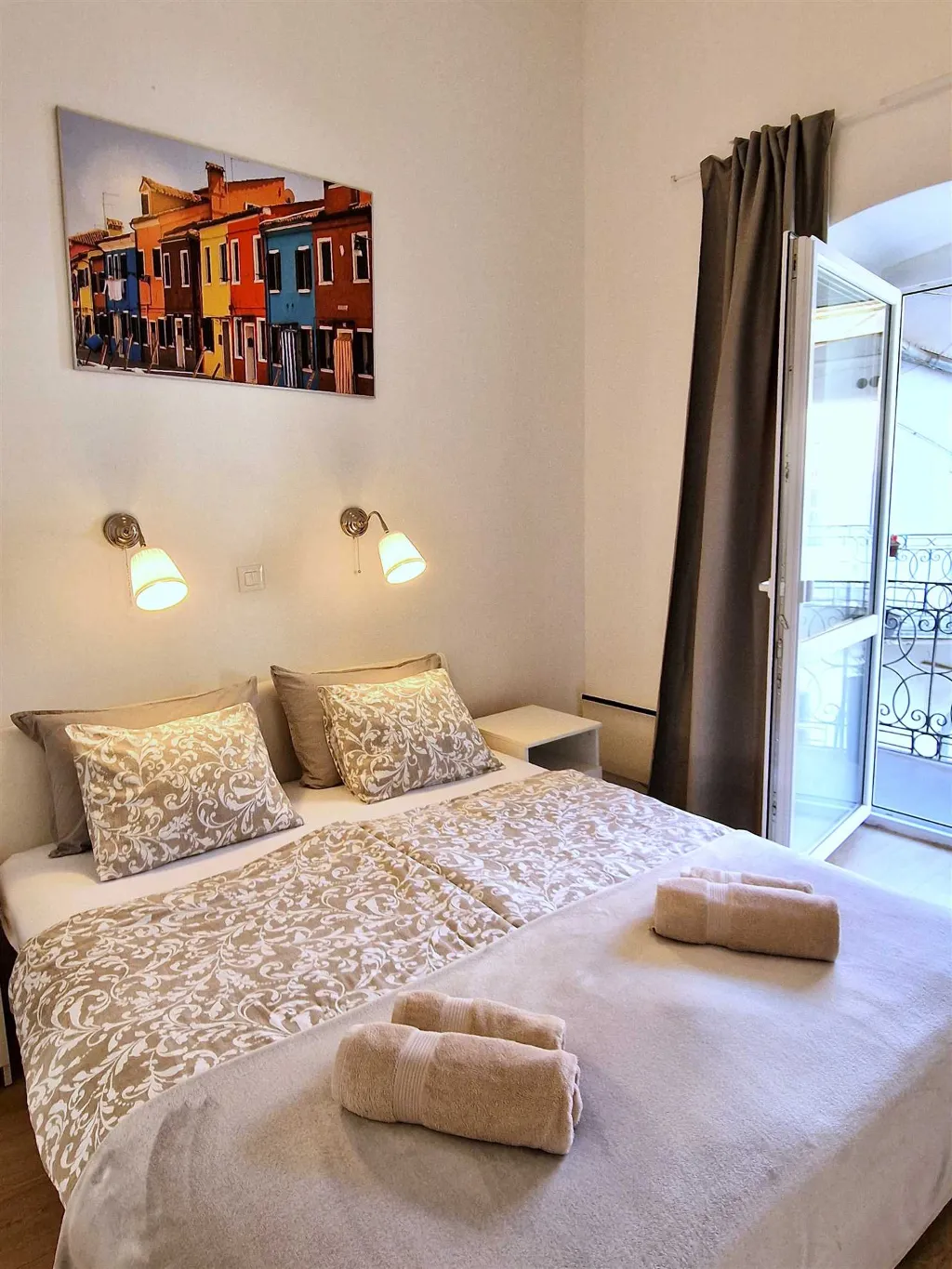 Two-Bedroom Apartment with Balcony in Zagreb