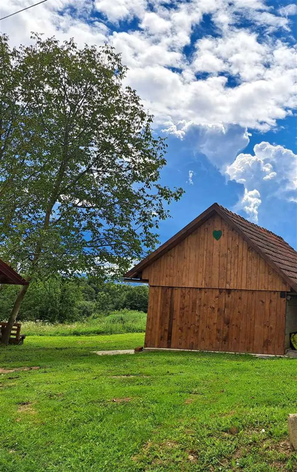 Kokotova hiža kuća za odmor sa četiri drvena objekta, roštilj, jaccuzi