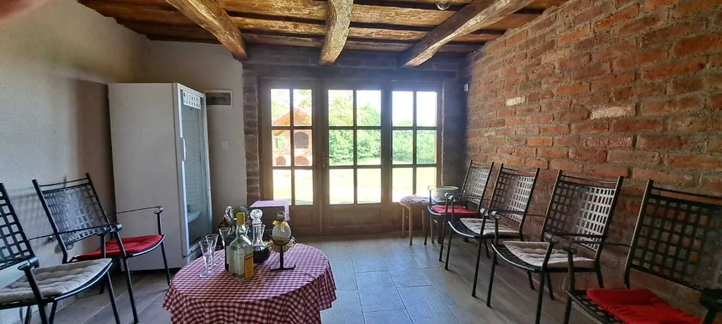 Kokotova hiža kuća za odmor sa četiri drvena objekta, roštilj, jaccuzi