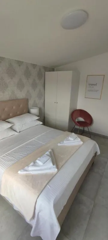 3-Bedroom Apartment in Vir for 8 Guests