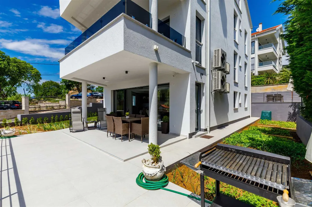 Lux. Apartman Villa M