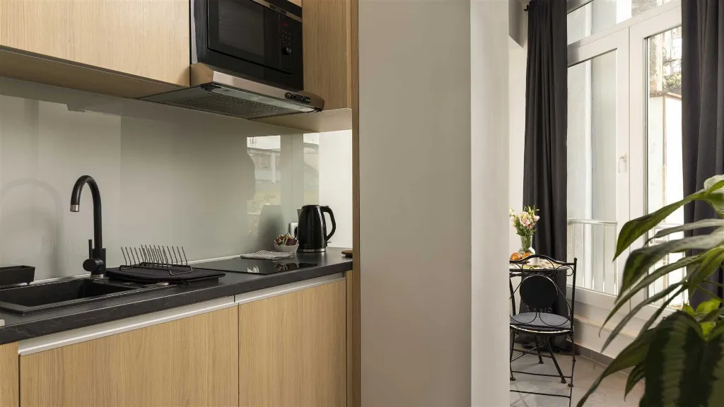 Bright 1-Bedroom Aparthotel in Zagreb for 2