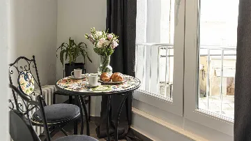 Bright 1-Bedroom Aparthotel in Zagreb for 2