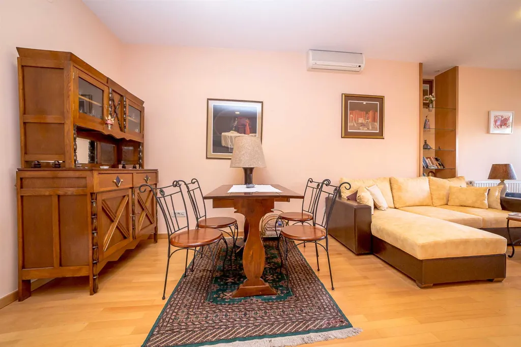 Renovated City-Center Apartment for 4 in Zagreb