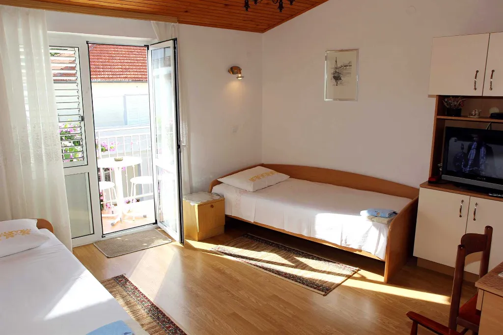 Apartments "J&R Babara" - Apartment with balcony for 4 people