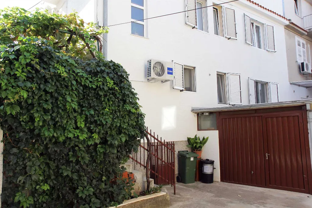 Apartments "J&R Babara" - Apartment with balcony for 4 people
