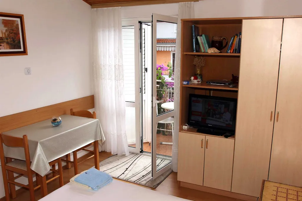 Apartments "J&R Babara" - Small studio with a balcony