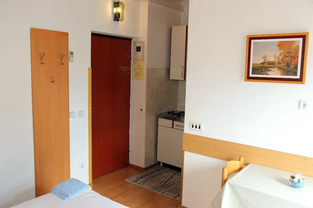 Apartments "J&R Babara" - Small studio with a balcony