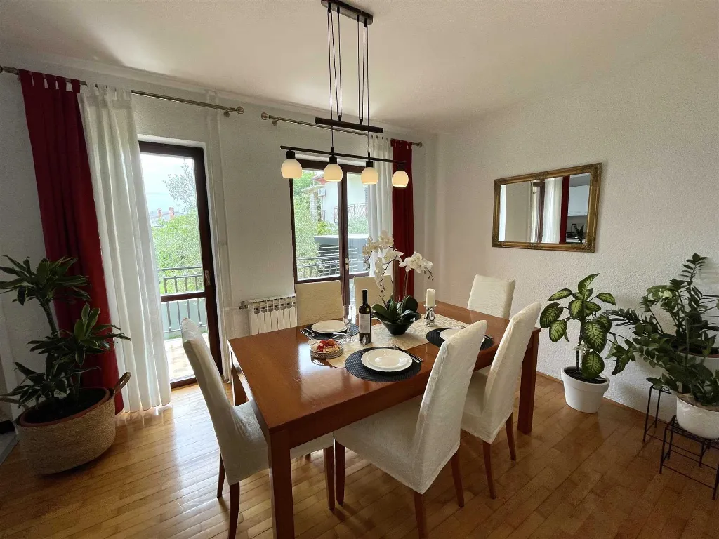 Two-Bedroom Apartment in Rovinj with Parking