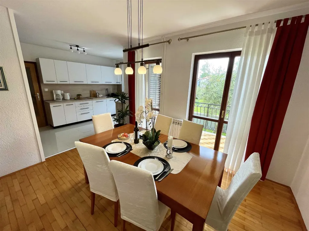 Two-Bedroom Apartment in Rovinj with Parking