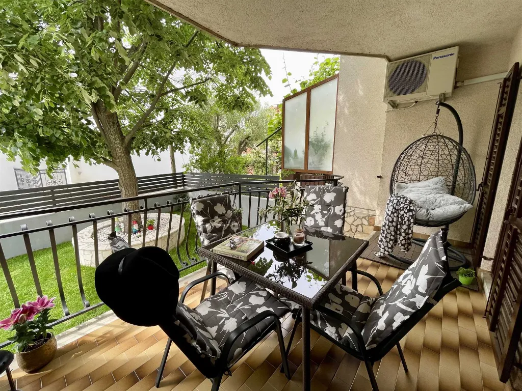 Two-Bedroom Apartment in Rovinj with Parking