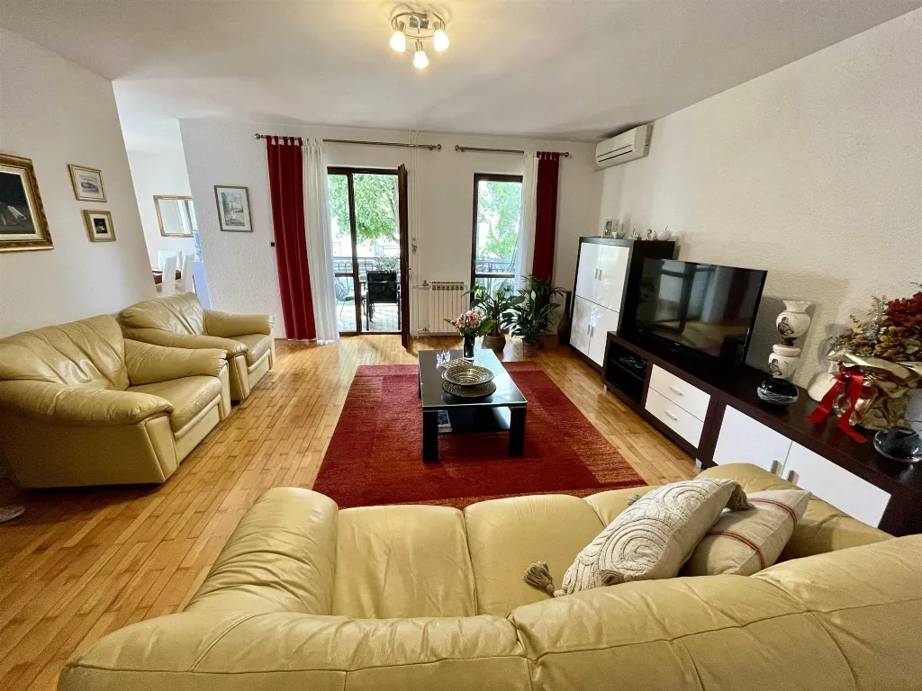 Two-Bedroom Apartment in Rovinj with Parking