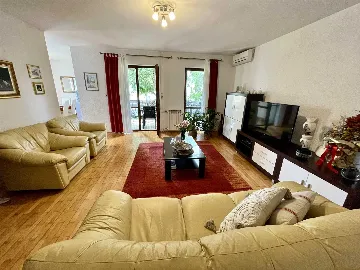 Two-Bedroom Apartment in Rovinj with Parking